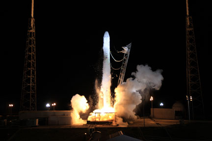 Falcon 9 and Dragon Liftoff