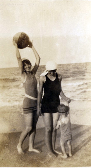 1-Florence Honeywell, Gertie - Ray Swanson