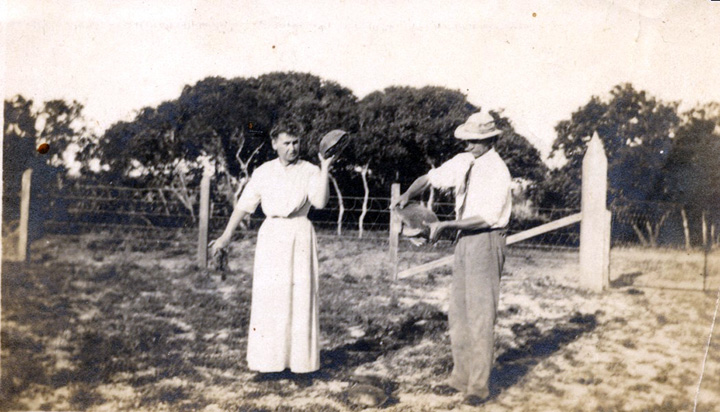 21--Gertrude-&-Clinton-Honeywell-with-turtle