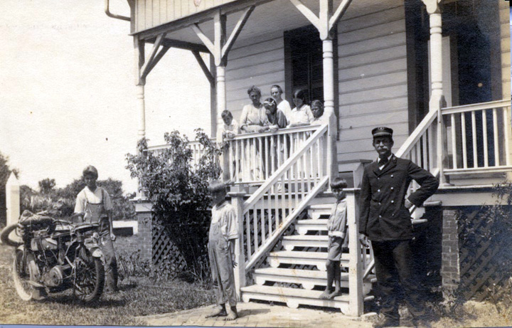 39--Clinton-Honeywell-on-far-rigt